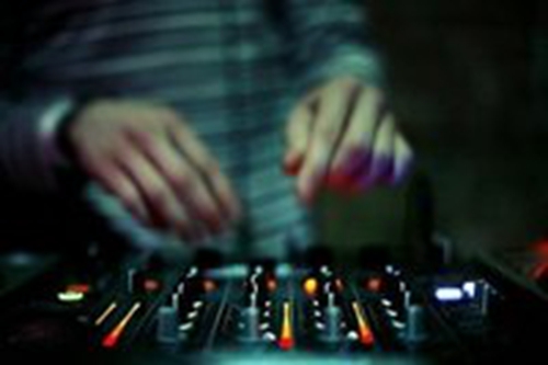 喜歡傷感歌曲再配圖片的說說